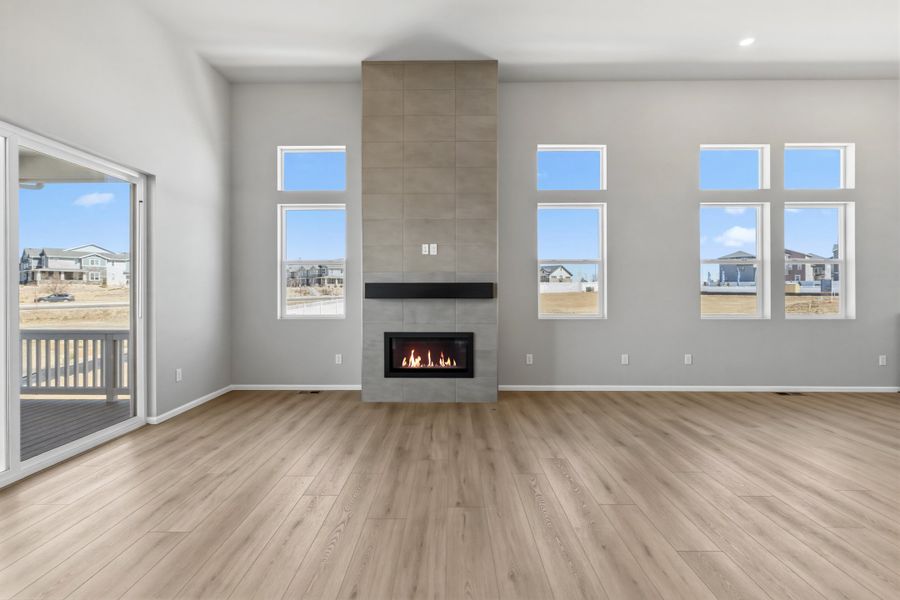 Spacious, unfurnished interior of a new home in The Estates Collection at Murphy Creek, Aurora (Image 10).