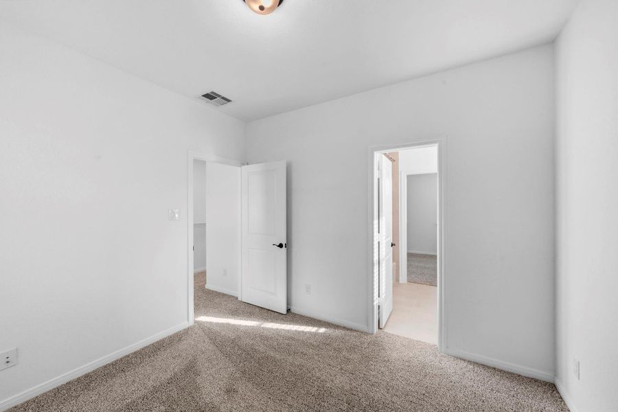 Spacious, unfurnished interior of a new home in Woodforest, Montgomery (Image 27).