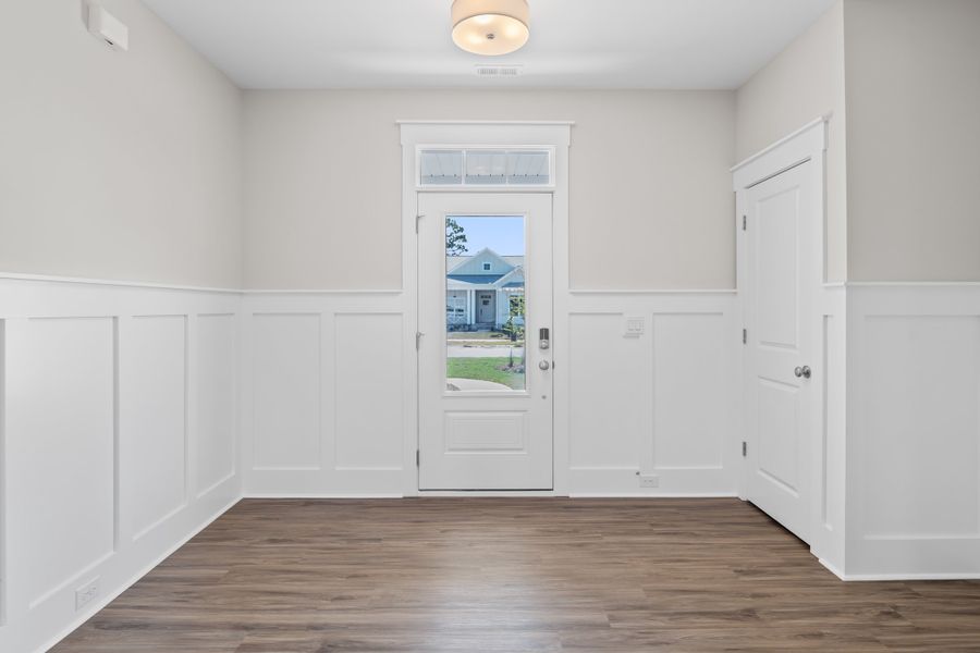 Representative unfurnished interior of a home built from the Kauai by Bill Clark Homes in Sidbury Landing, Wilmington (Image 53).