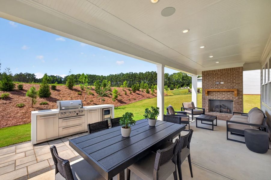 Representative exterior details of a home built from the Oakhurst by Pulte Homes in Everhour, Newnan (Image 4).