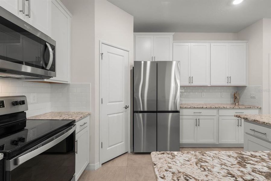 Furnished interior view inside a new home in Star Farms at Lakewood Ranch, Bradenton (Image 8).