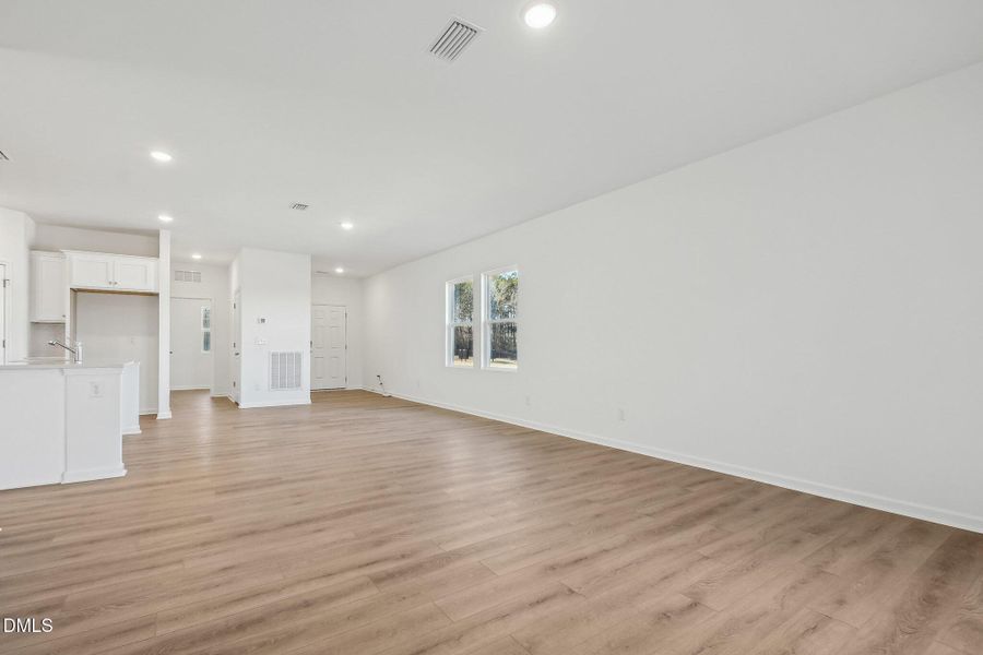 9-web-or-mls-Galloway Dr-009