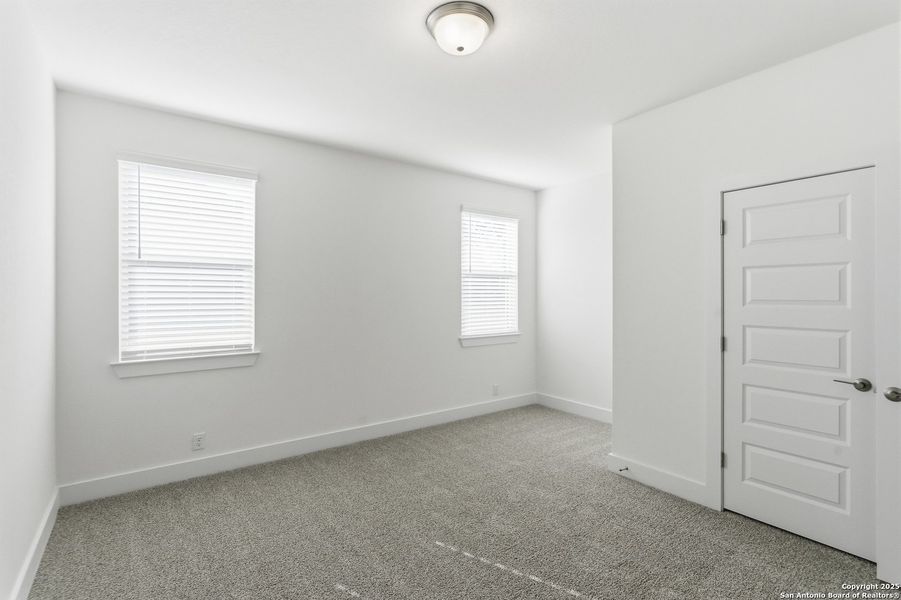 Spacious, unfurnished interior of a new home in Mesa Western, Cibolo (Image 28).