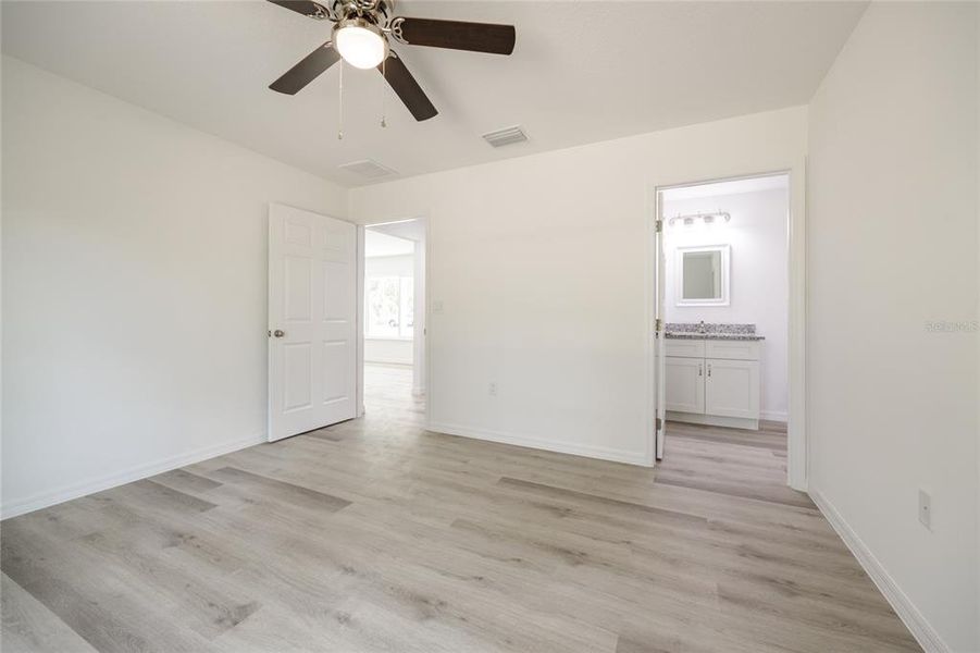 Spacious, unfurnished interior of a new home in , Williston (Image 15).