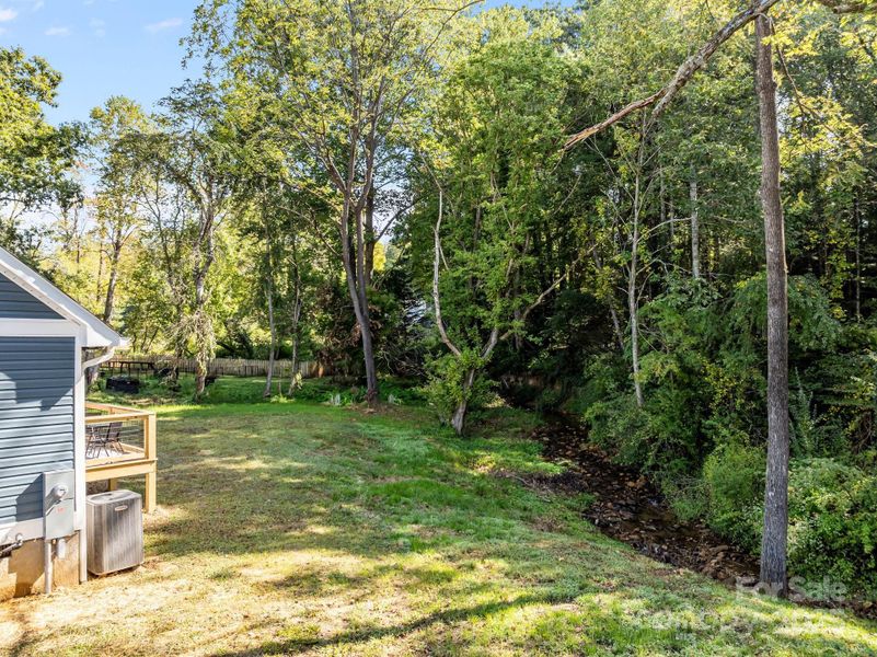 Flat yard with creek! Flat yard with creek!