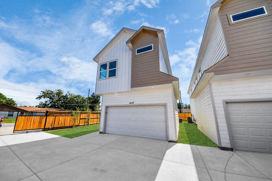 Front exterior of a new home in , Houston, TX, highlighting curb appeal (Image 22). Front exterior of a new home in , Houston, TX, highlighting curb appeal (Image 22).