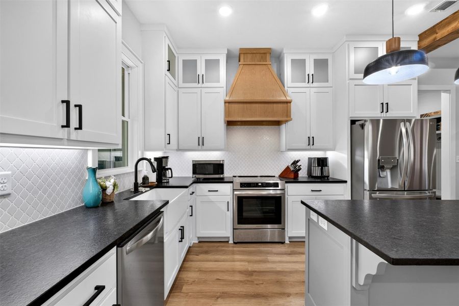 Furnished interior view inside a new home in , Kilgore (Image 15).