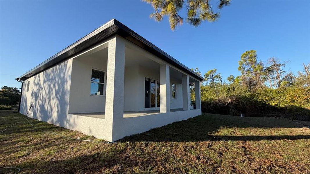Exterior details and patio area of a home in , Port Charlotte (Image 23).