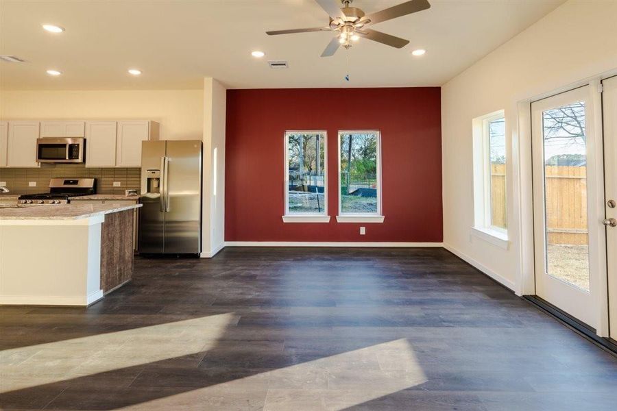 Spacious, unfurnished interior of a new home in , Houston (Image 33).