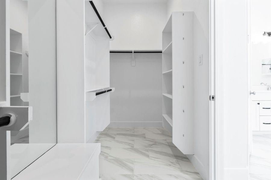 Spacious, unfurnished interior of a new home in Meridiana, Iowa Colony (Image 14).