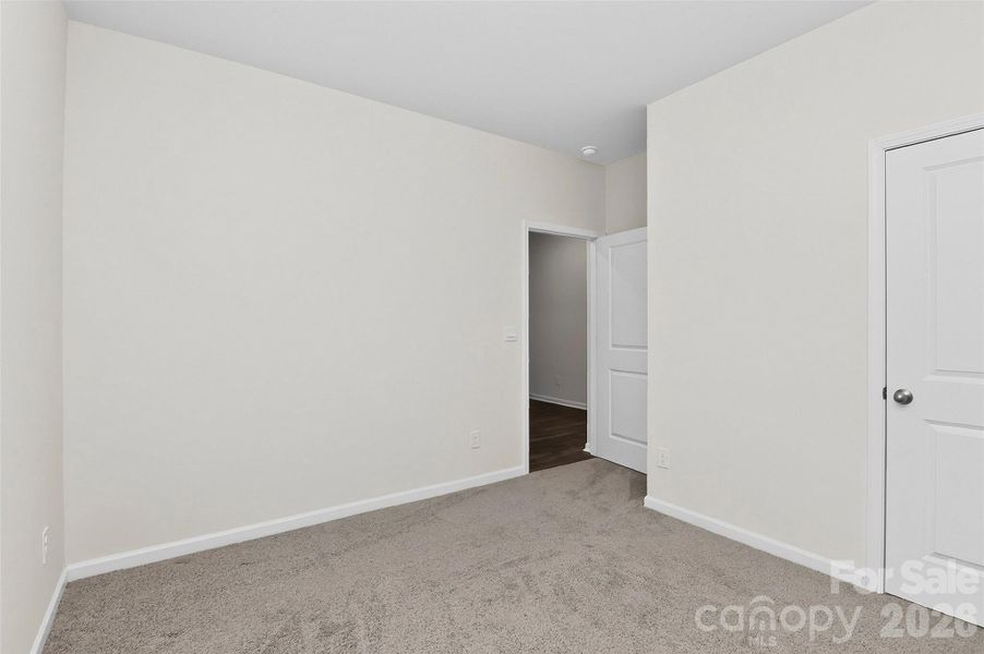 Spacious, unfurnished interior of a new home in Fergus Crossing, York (Image 11).