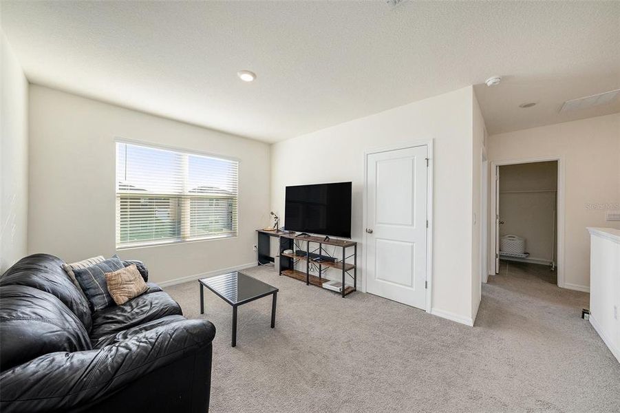 Furnished interior view inside a new home in , Wesley Chapel (Image 8).