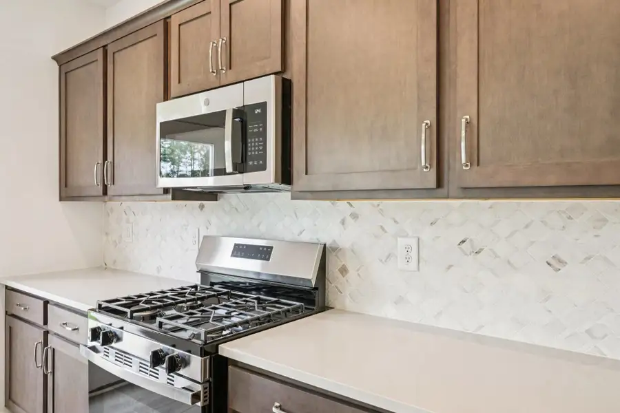 Representative images and renderings are for illustrative purposes. Actual structural options and design finishes of home may vary.