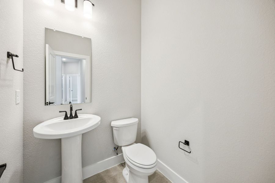 Furnished interior view inside a new home in Dove Hollow, Waxahachie (Image 12).