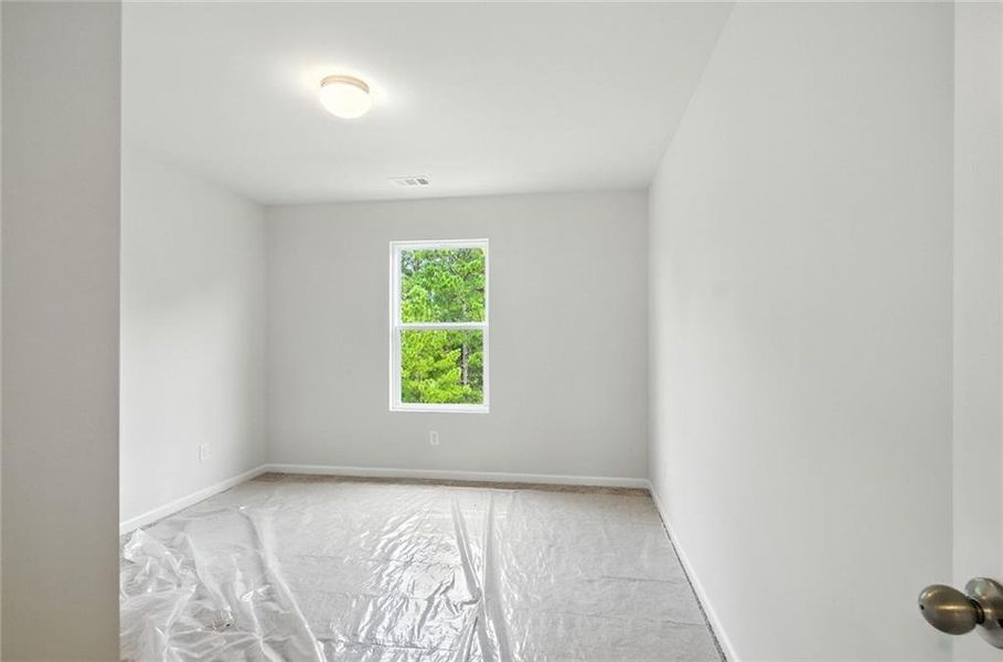 Spacious, unfurnished interior of a new home in Creekside Landing, Dallas (Image 13).