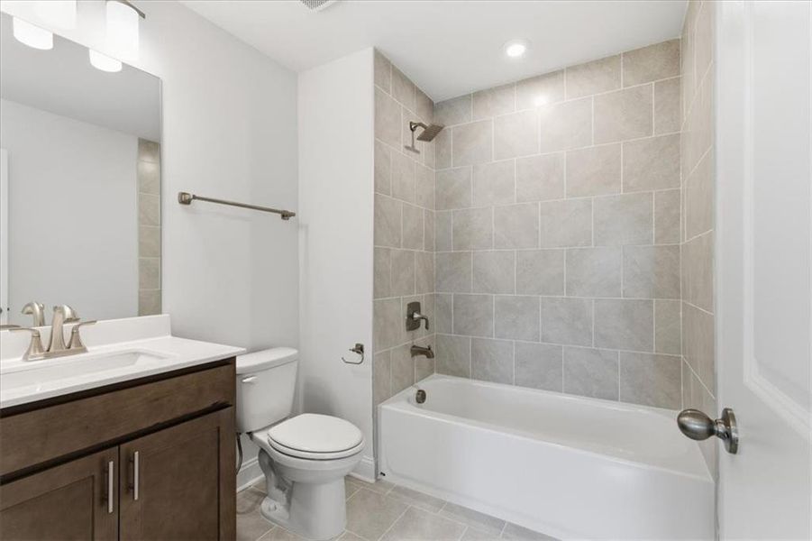 Furnished interior view inside a new home in The Estates at Hurricane Pointe, Douglasville (Image 10).