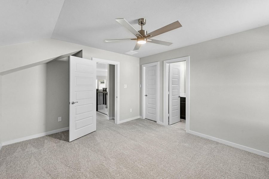 Spacious, unfurnished interior of a new home in Briarwood Crossing, Rosenberg (Image 24).