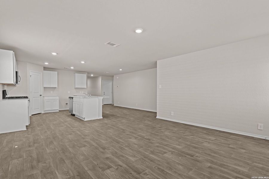 Spacious, unfurnished interior of a new home in Redbird Ranch, San Antonio (Image 16). Spacious, unfurnished interior of a new home in Redbird Ranch, San Antonio (Image 16).