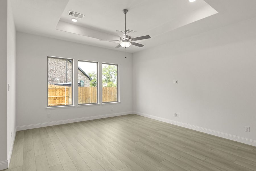 Spacious, unfurnished interior of a new home in Keeneland, Aubrey (Image 21).