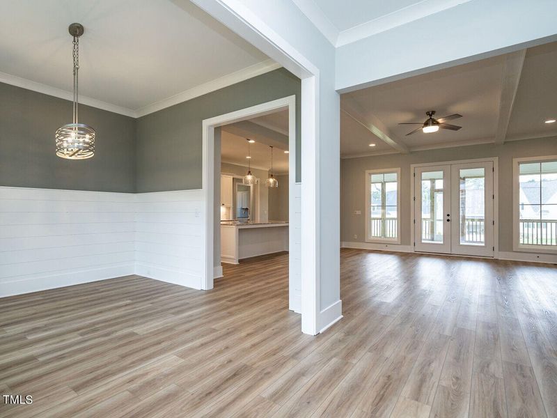 005-1280x960-entry-foyer-view