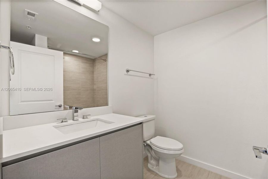 Furnished interior view inside a new home in , Orlando (Image 16).