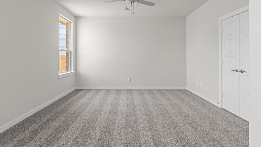 Spacious, unfurnished interior of a new home in Northwest Passage, Midland (Image 11).