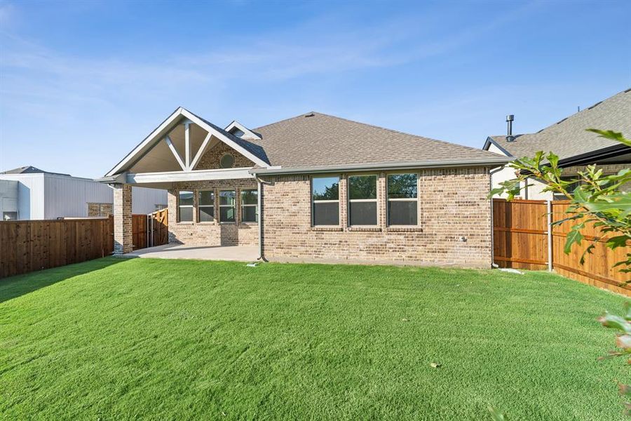 Exterior details and patio area of a home in Heritage Ranch, Sherman (Image 24).