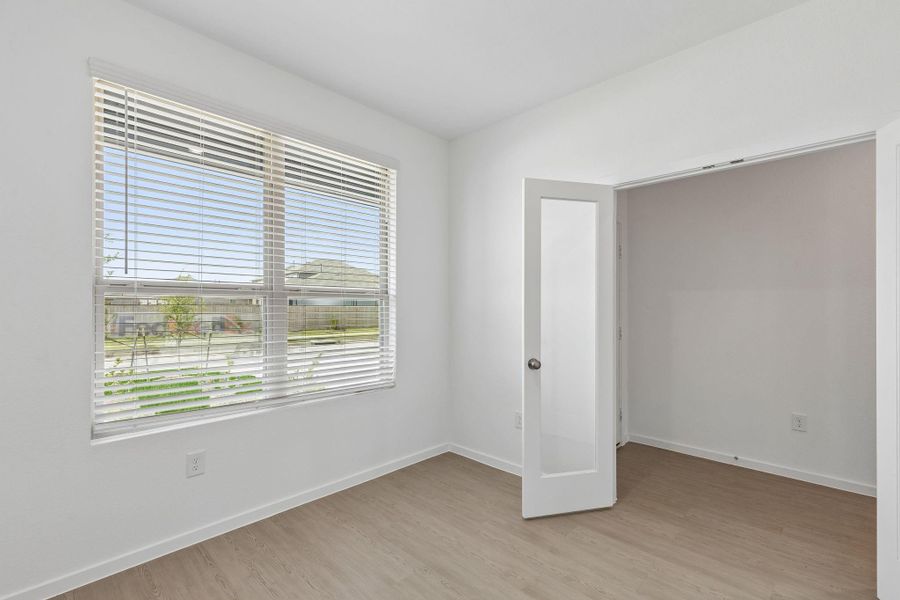 Spacious, unfurnished interior of a new home in Mavera, Conroe (Image 25).