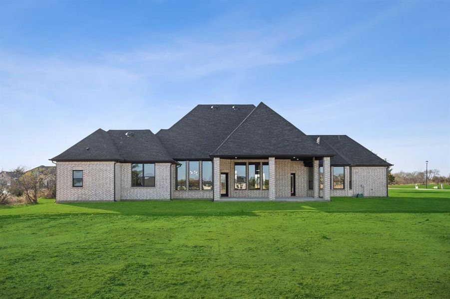 Exterior details and patio area of a home in , Royse City (Image 3).