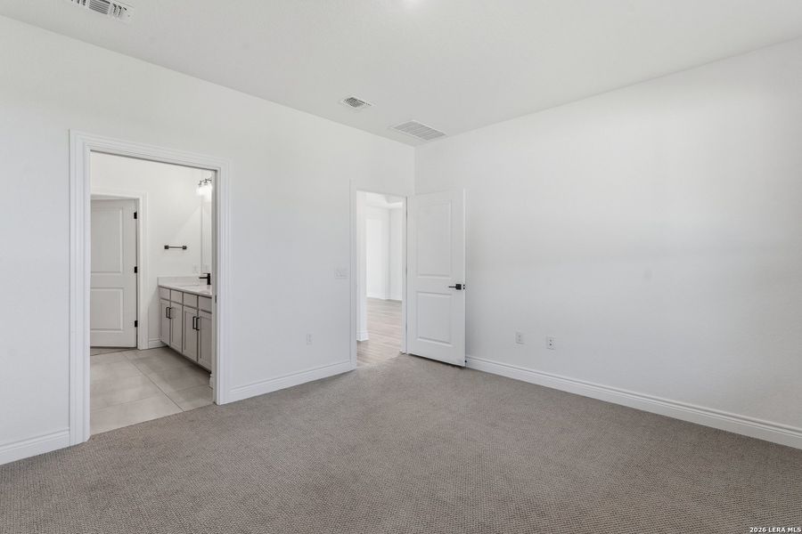 Spacious, unfurnished interior of a new home in Del Webb New Braunfels at Veramendi, New Braunfels (Image 23).