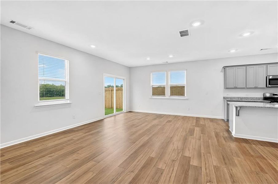 Spacious, unfurnished interior of a new home in Timber Ridge, Douglasville (Image 23). Spacious, unfurnished interior of a new home in Timber Ridge, Douglasville (Image 23).