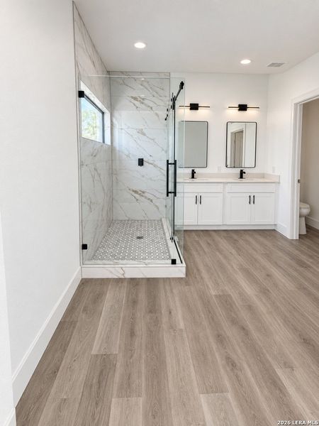 Spacious, unfurnished interior of a new home in , San Antonio (Image 6).