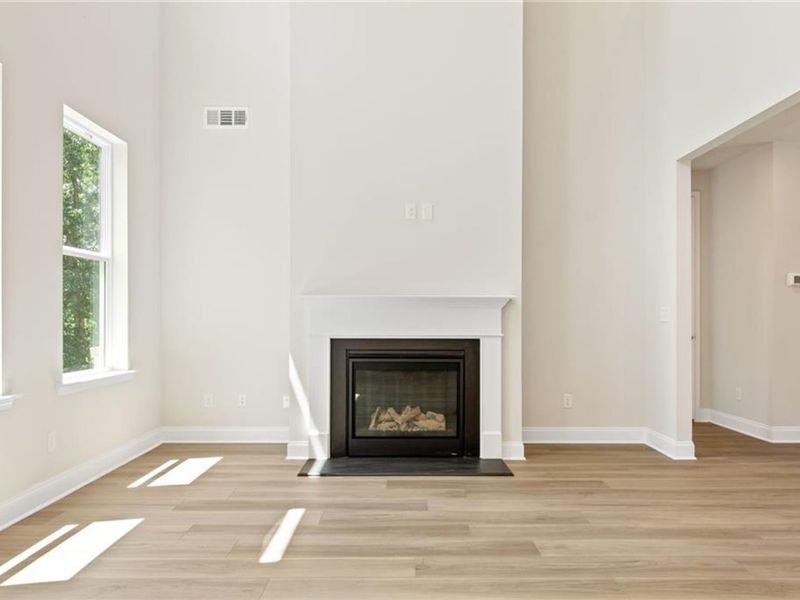 Spacious, unfurnished interior of a new home in Melody Lakeside Estates, Buford (Image 5).