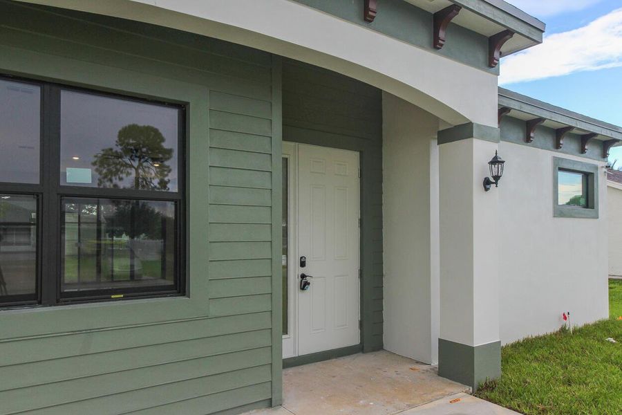 Exterior details and patio area of a home in , Port St. Lucie (Image 26).