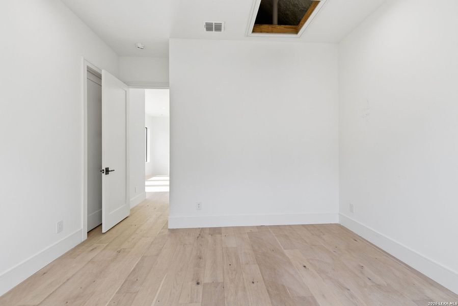 Spacious, unfurnished interior of a new home in , Boerne (Image 28).