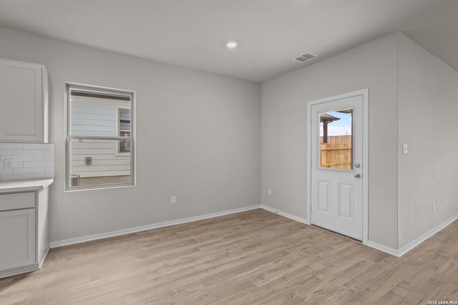 Spacious, unfurnished interior of a new home in Garden Grove, San Antonio (Image 32).