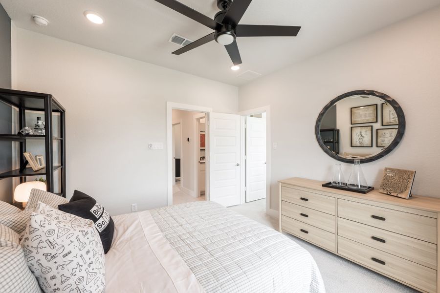 Image 39 representing the Goldeneye by Tri Pointe Homes in Tompkins Reserve, Katy, TX.