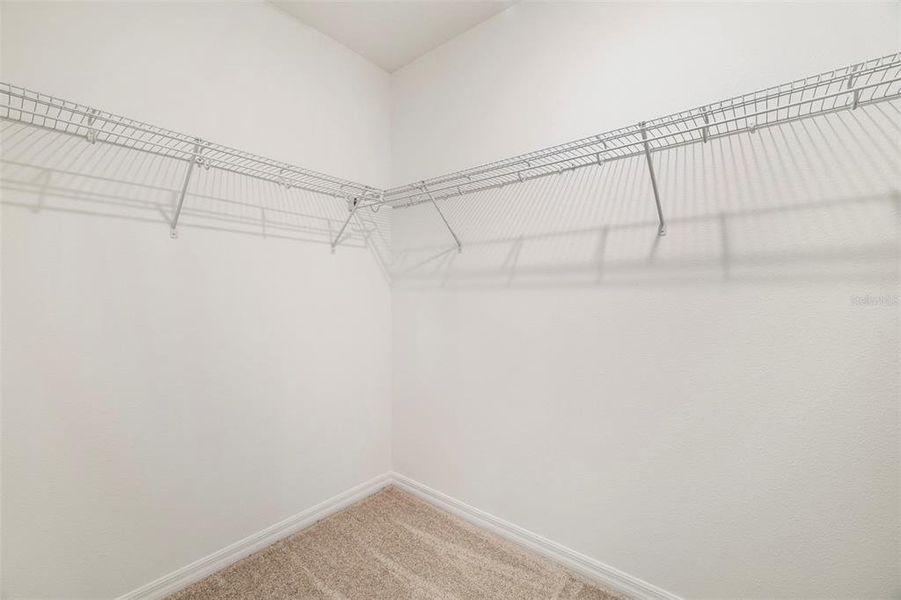 Spacious, unfurnished interior of a new home in Lake Lincoln, Eustis (Image 11).