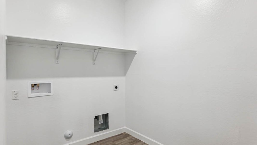 Spacious, unfurnished interior of a new home in Magma Ranch Vistas, Florence (Image 28).