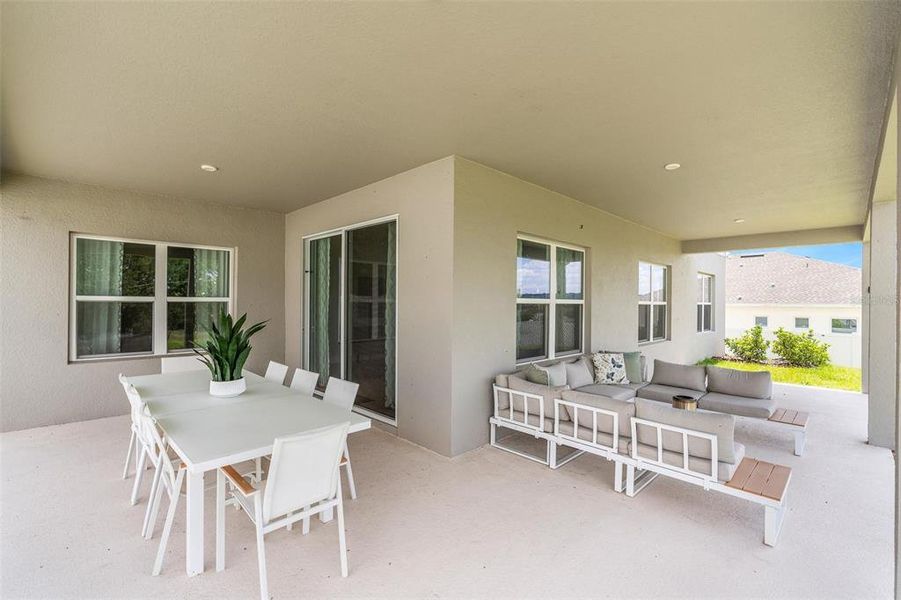 Exterior details and patio area of a home in Bella Terra, Clermont (Image 28).