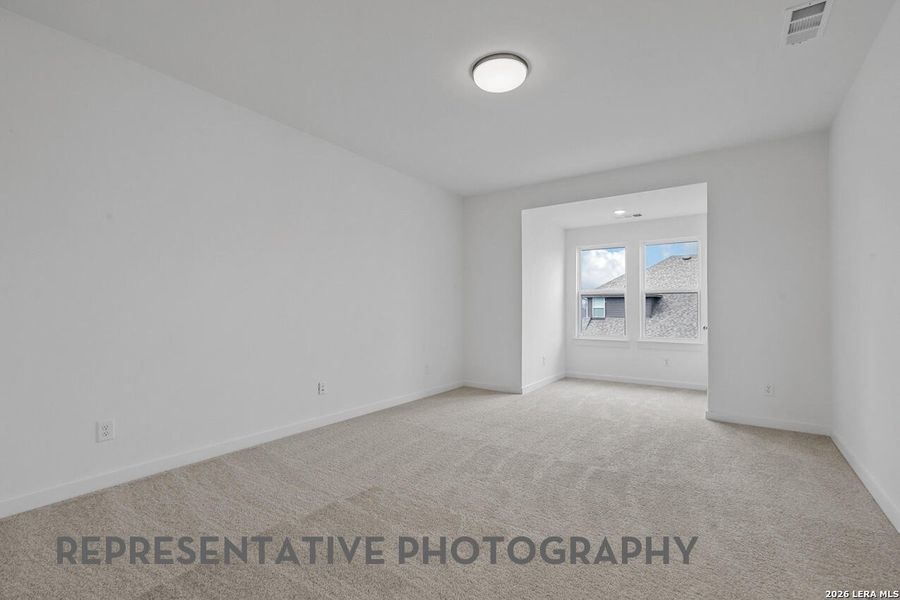 Spacious, unfurnished interior of a new home in Davis Ranch, San Antonio (Image 13).