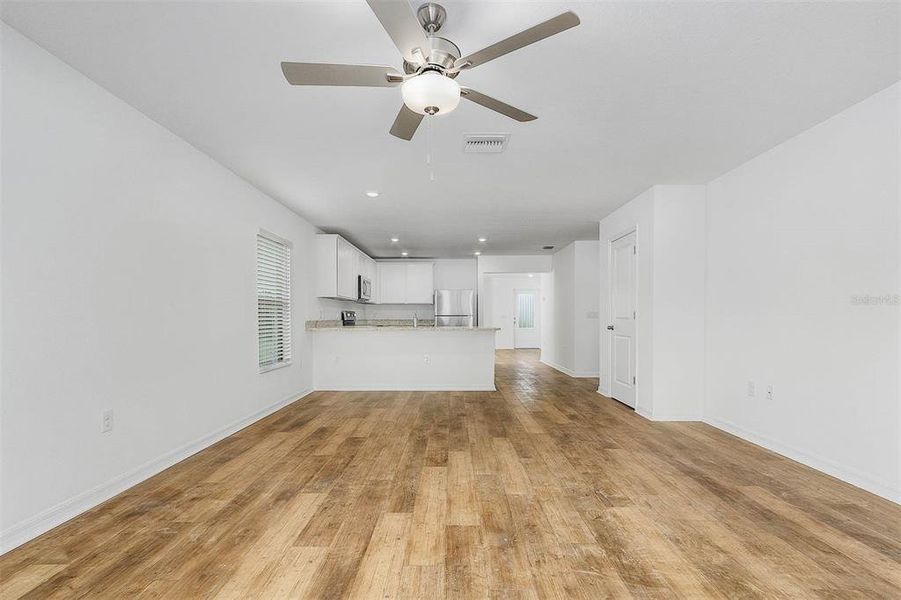 Spacious, unfurnished interior of a new home in , Port Charlotte (Image 14).