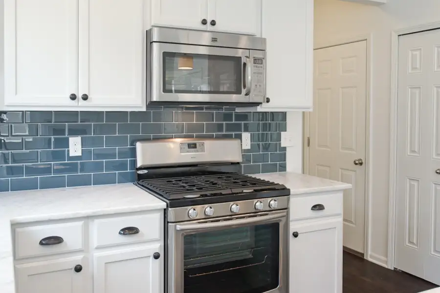 Representative furnished interior of a home built from the The Kettering by Norfolk Homes in Offsite Builds Southern Michigan, Ann Arbor (Image 20).