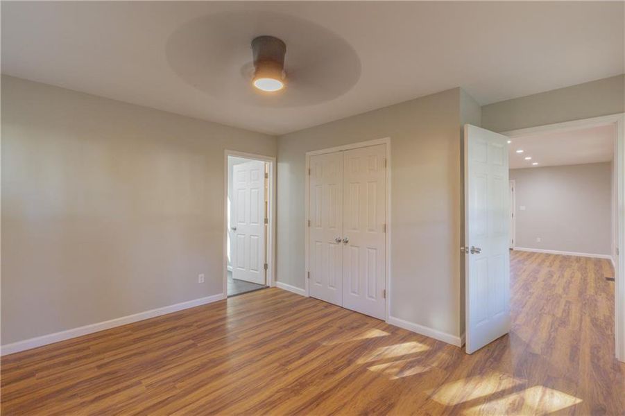 Spacious, unfurnished interior of a new home in , Menlo (Image 32).