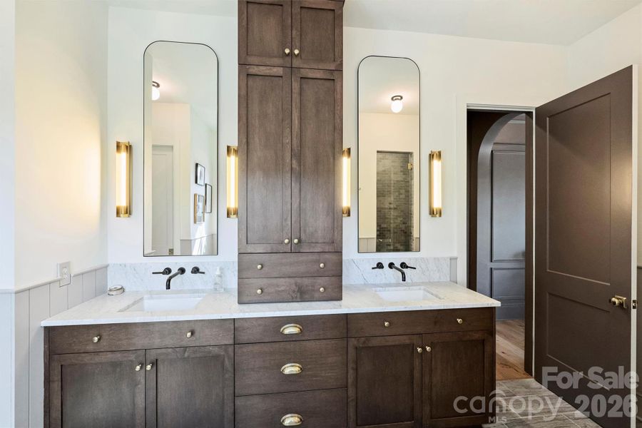 Dual Vanity - Primary