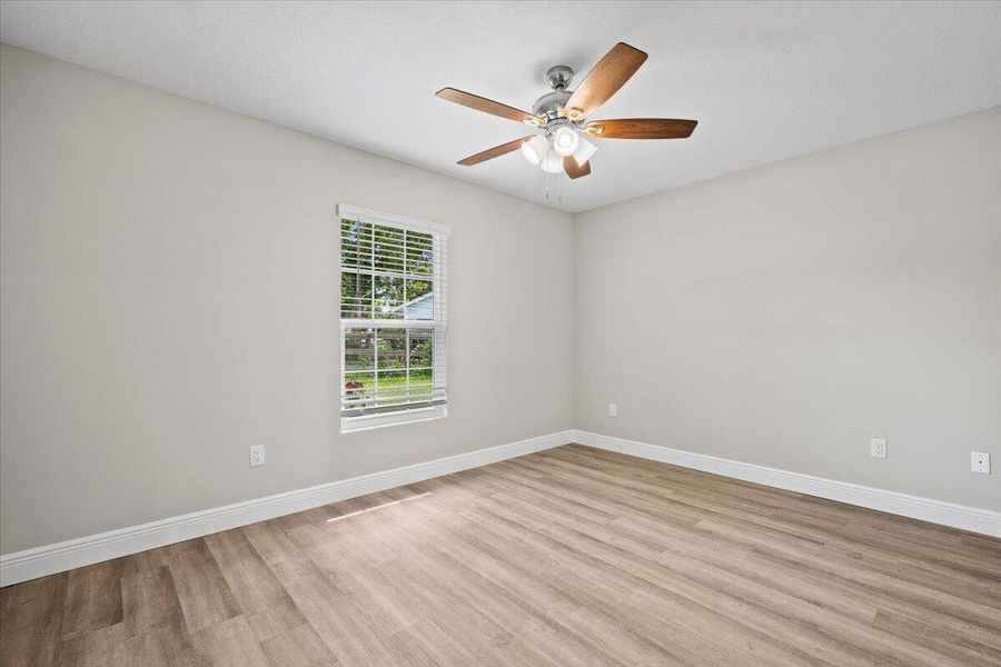 19-LUX_3596