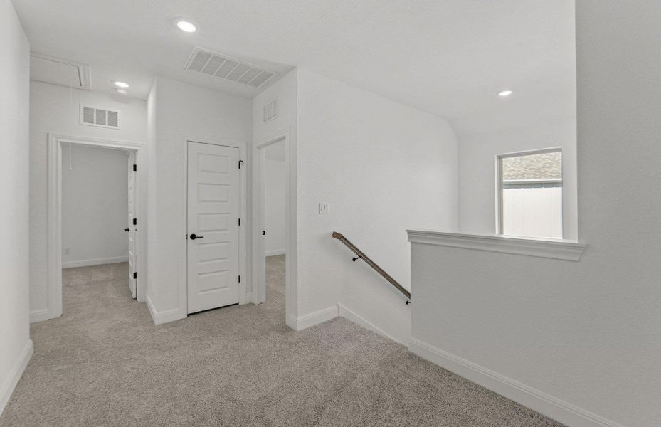 Spacious, unfurnished interior of a new home in Santa Rita Ranch, Liberty Hill (Image 19).