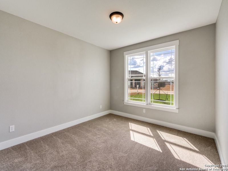 Spacious, unfurnished interior of a new home in Las Palomas Country Club Estates, La Vernia (Image 23).