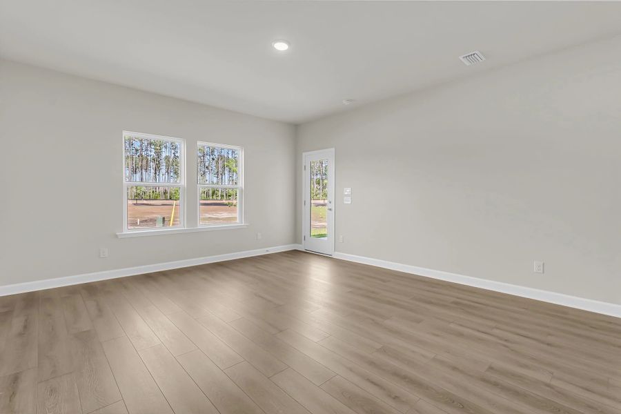 Spacious, unfurnished interior of a new home in Hammock Walk at Nexton, Summerville (Image 11).