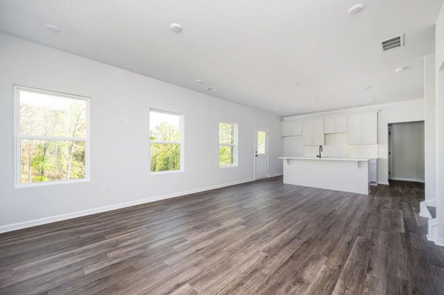 Spacious, unfurnished interior of a new home in , Atlanta (Image 25).